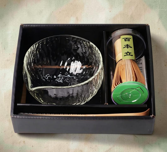 LISATA MATCHA set featuring a clear glass latte bowl, bamboo whisk, and bamboo scoop in a black gift box.